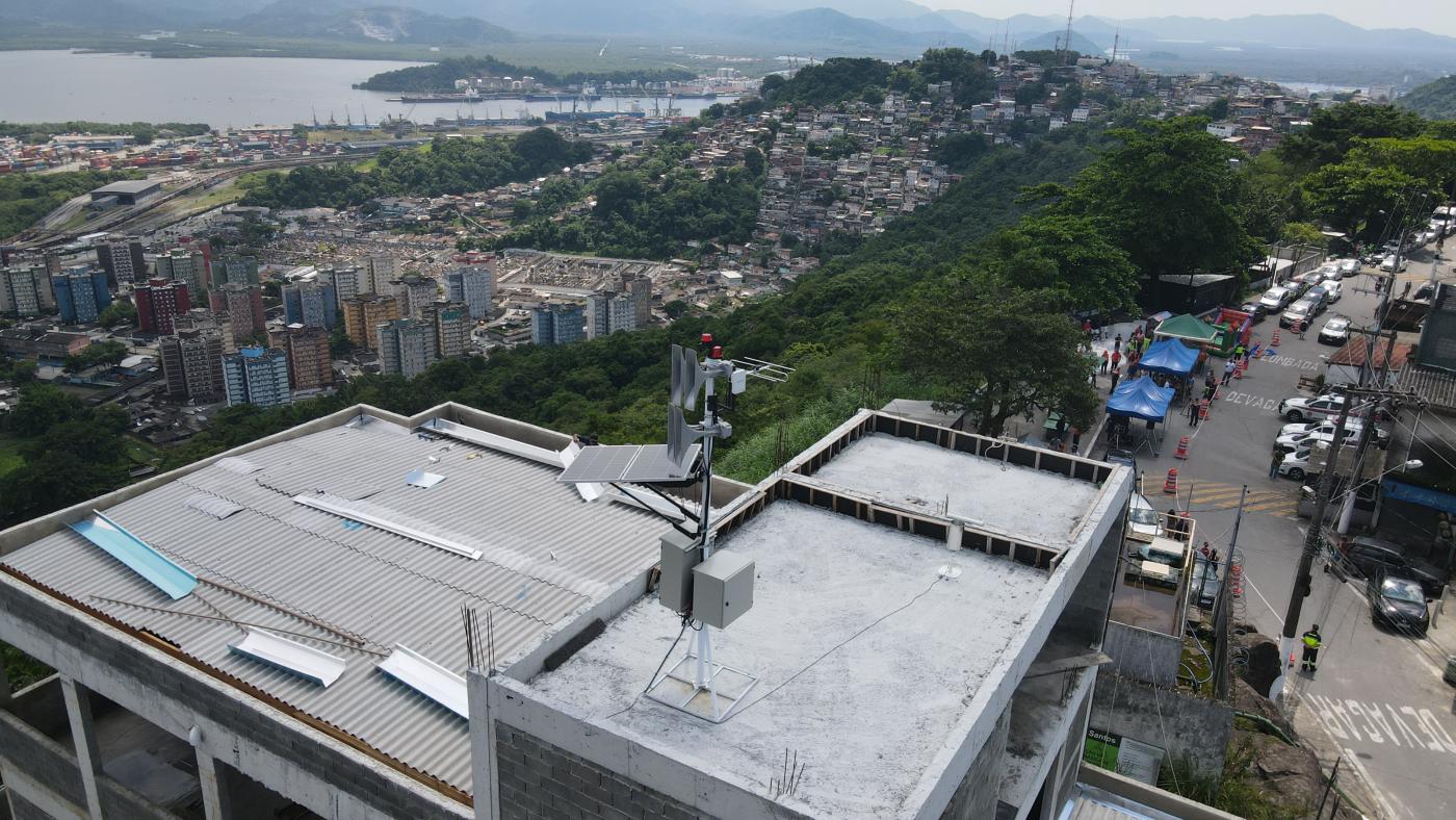 equipamento em cima de uma laje #paratodosverem