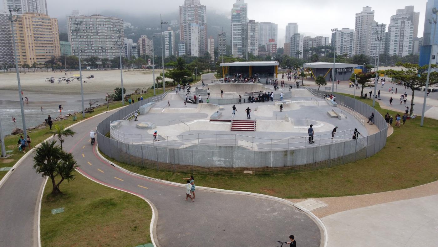 vista geral do novo quebra-mar com pista de corrida. #paratodosverem