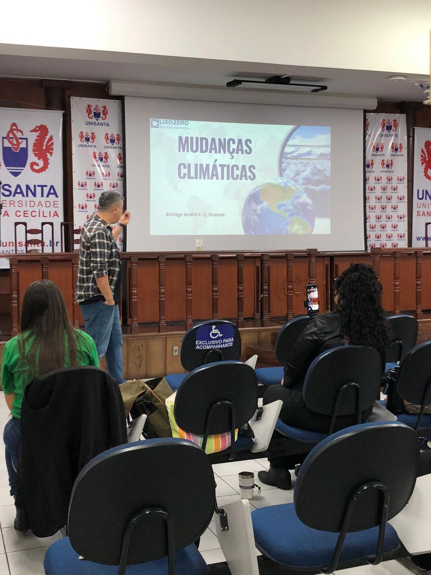 pessoas acompanhando o curso #paratodosverem 