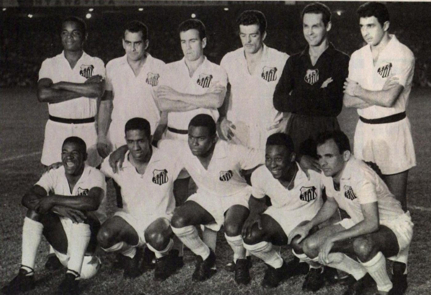 O esquadrão do Santos na década de 60. #Paratodosverem