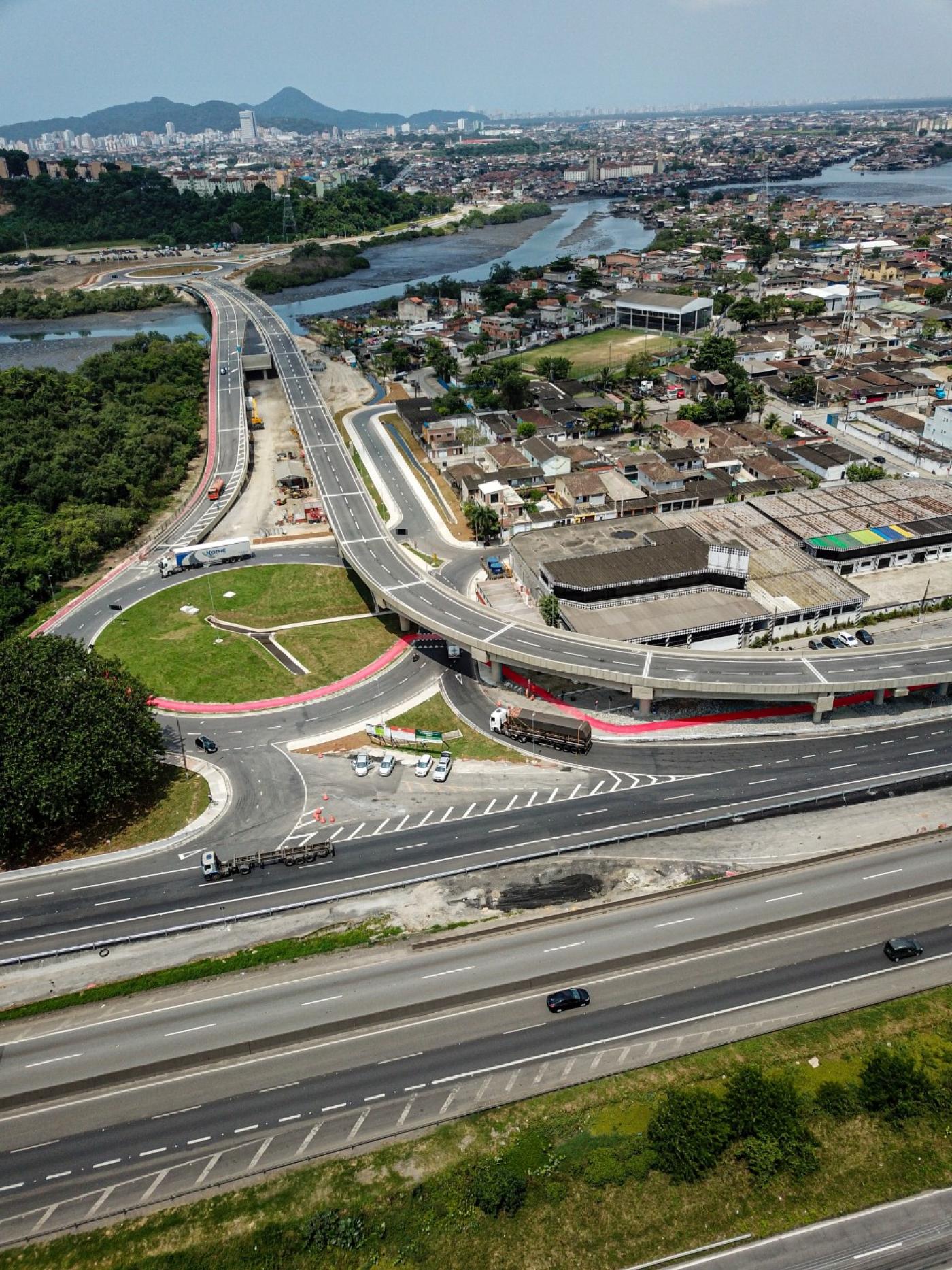 visão aérea da nova entrada de santos #paratodosverem