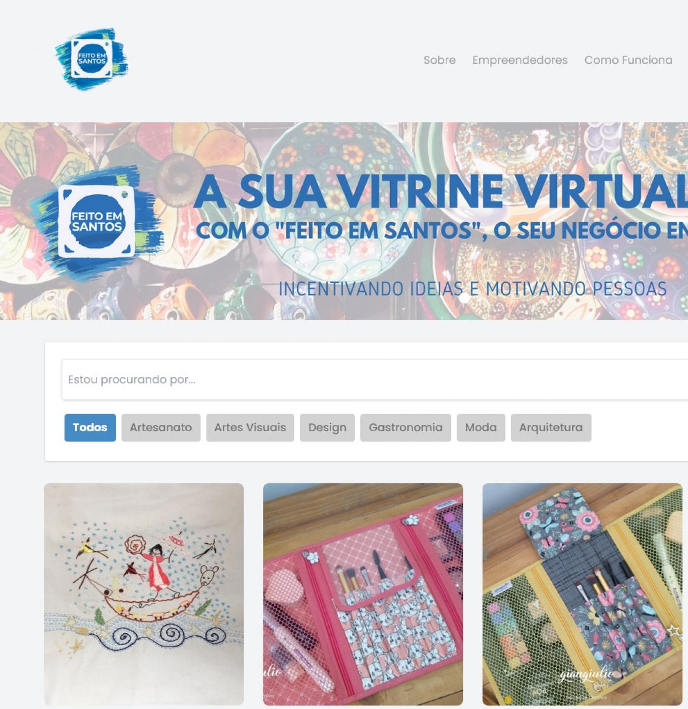 imagem do site do vitrine feito em Santos. como logotipo do projeto em formato de mureta de santos, e imagens de artigos de artesanato expostos. #paratodosverem