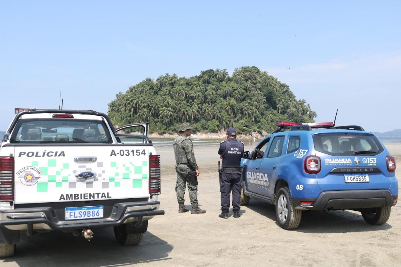 viaturas paradas na frente de ilha #paratodosverem 