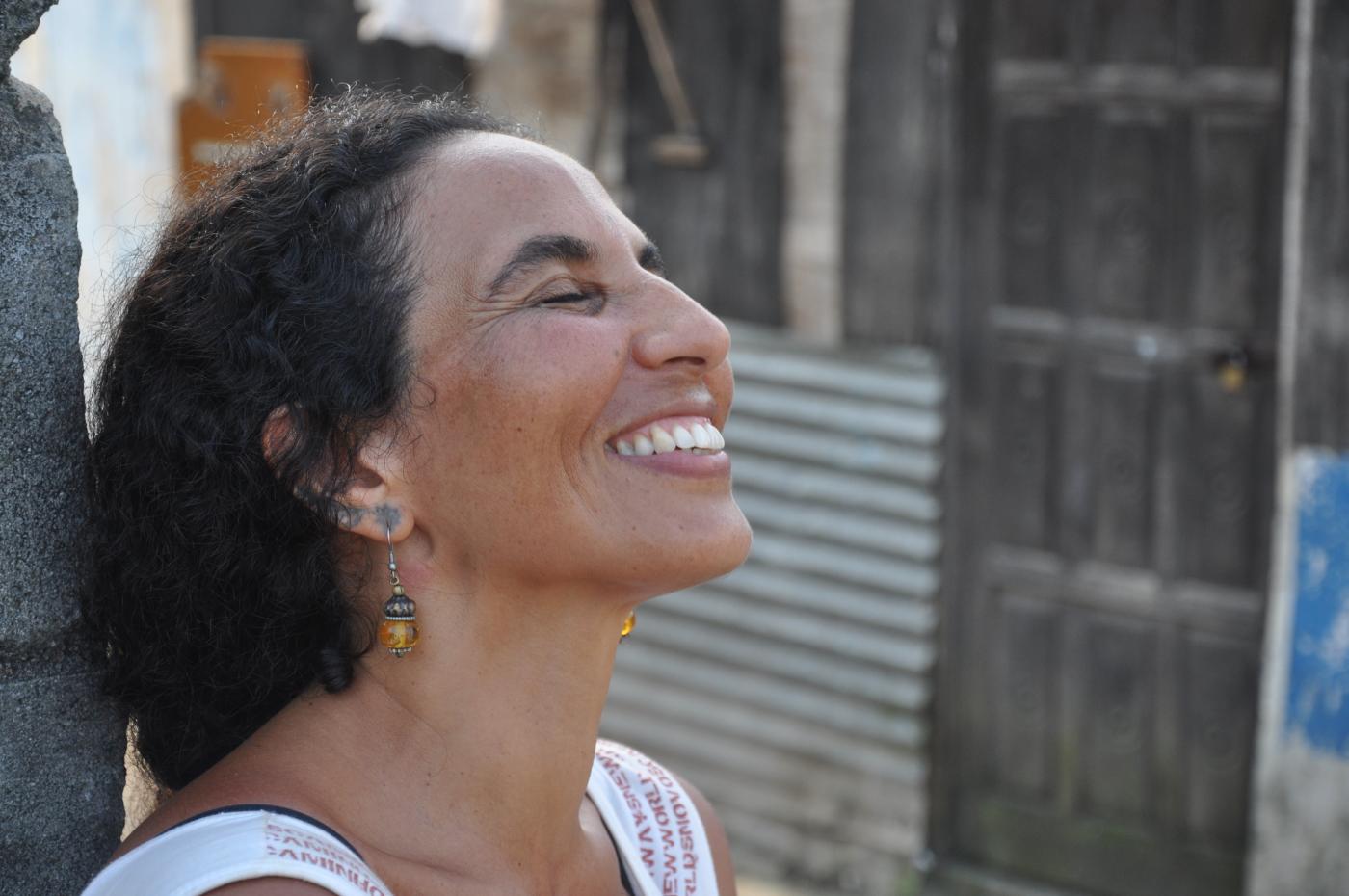 close da fotógrafa de perfil. #paratodosverem 