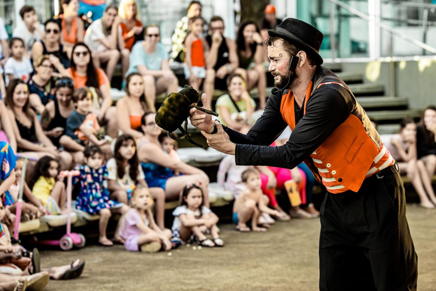 ator se apresenta na concha acústica #paratodosverem