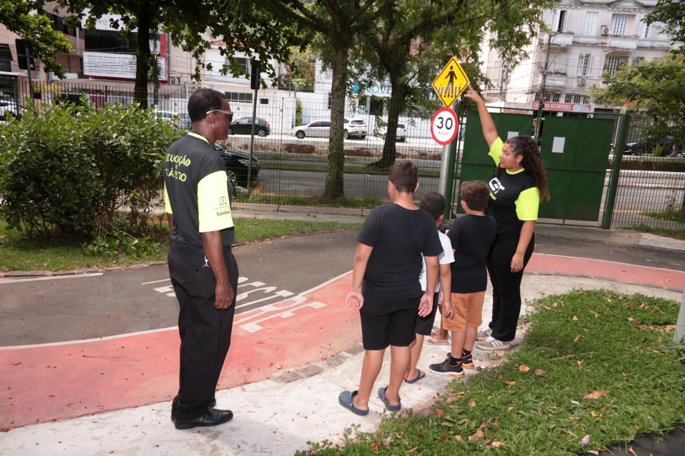 Educação de trânsito. #Paratodosverem