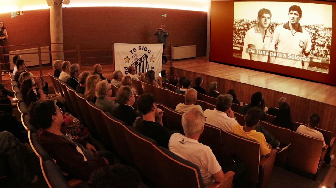 Documentário de Manoel Maria no Museu Pelé. #Paratodosverem