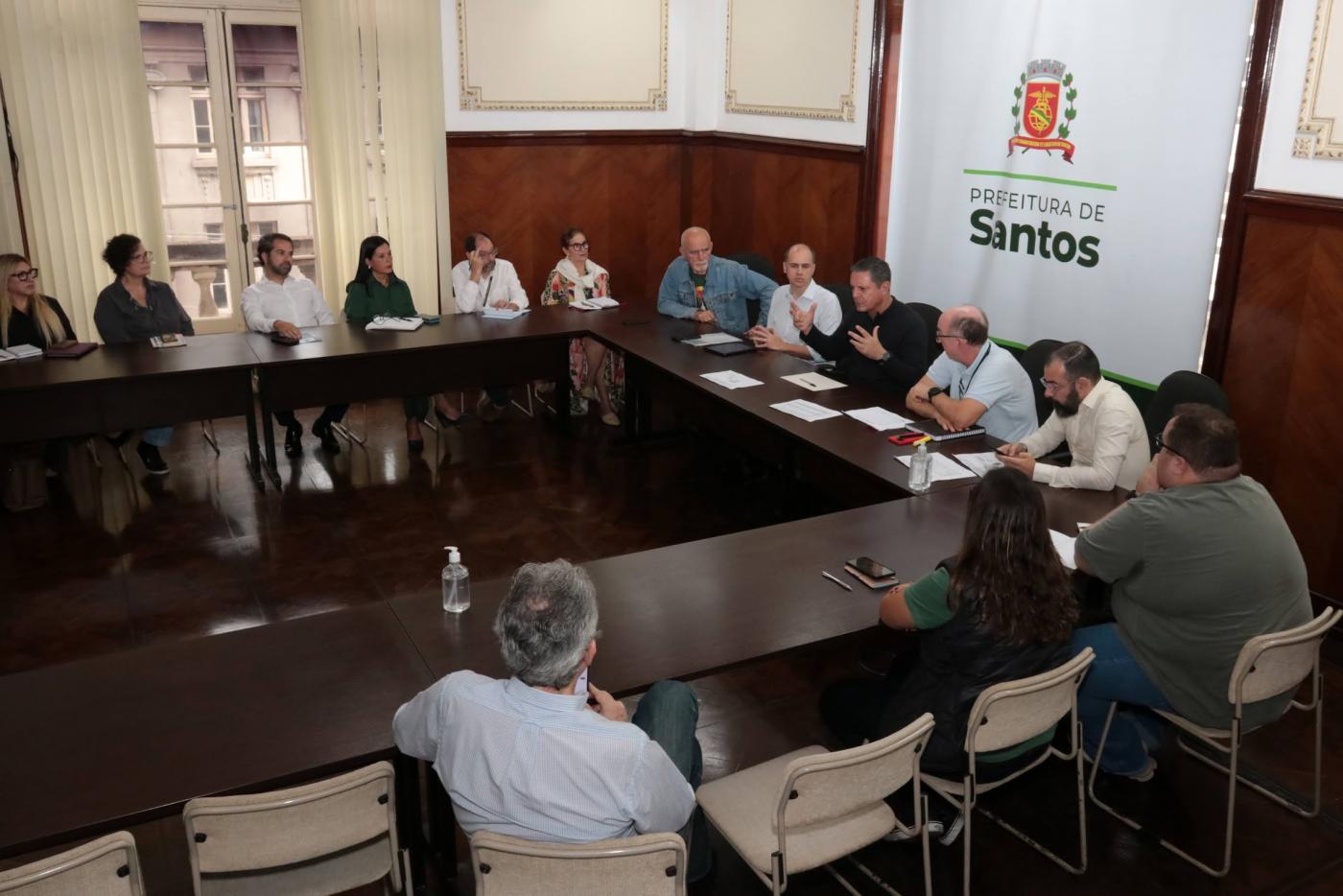 reunião na sala de situação do paço municipal. #paratodosverem