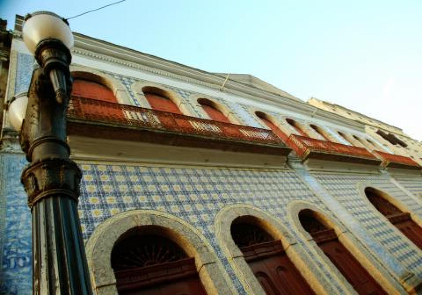 a fachada da casa da frontaria azulejada. #paratodosverem
