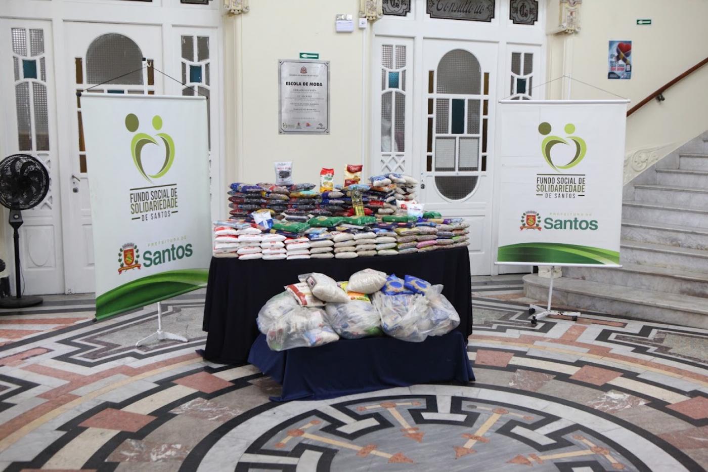alimentos no fundo social #paratodosverem