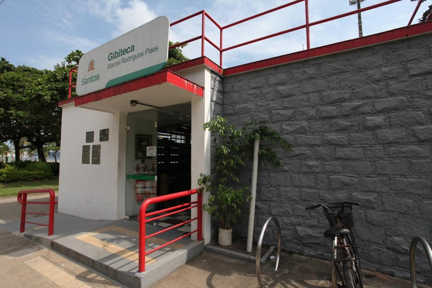fachada da gibiteca de santos. #paratodosverem