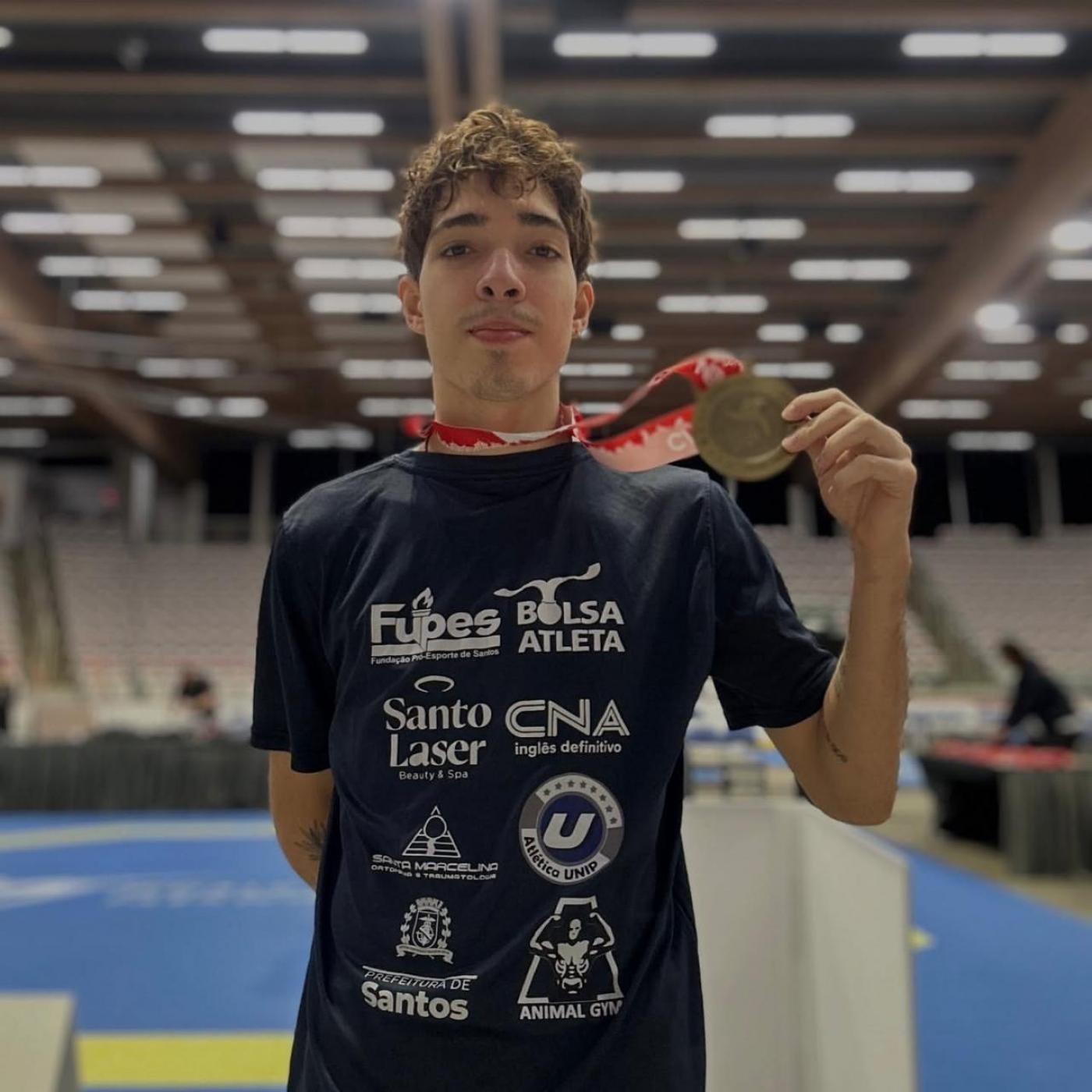 Giovanni com a medalha de ouro. #Paratodosverem