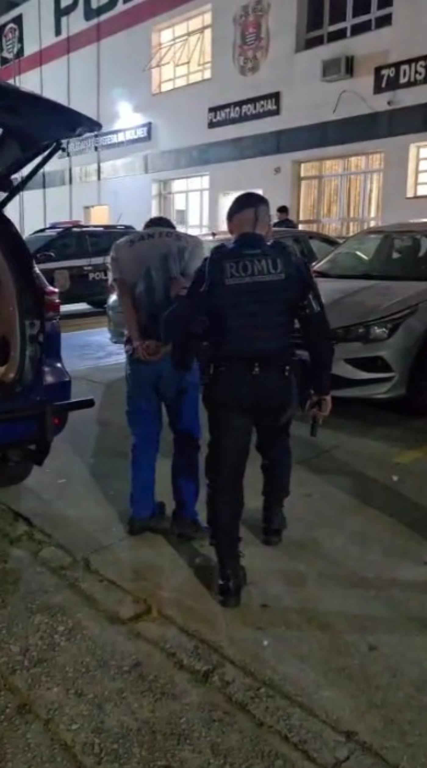 guarda conduz preso à delegacia #paratodosverem