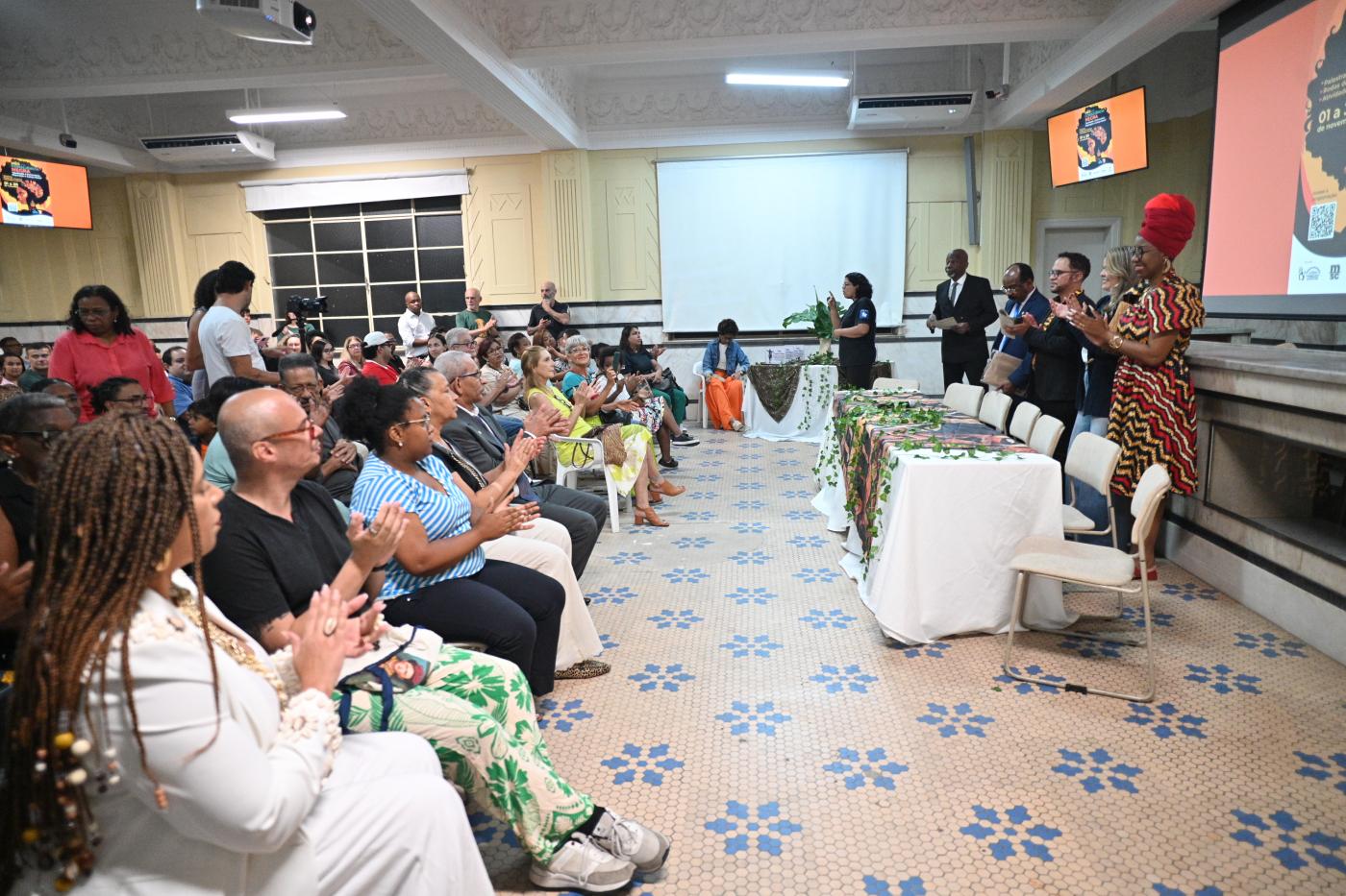 dezenas de pessoas prestigiaram o evento #paratodosverem