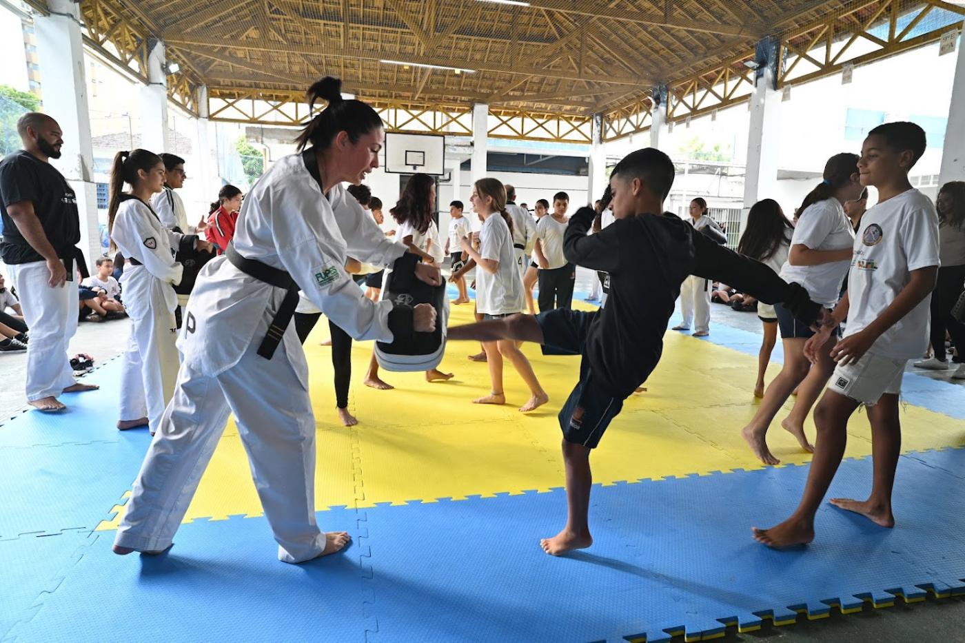 Campeão na Escola com taekwondo. #Paratodosverem
