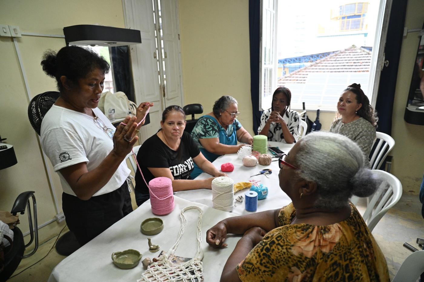 Curso de macramê no FSS. #Paratodosverem