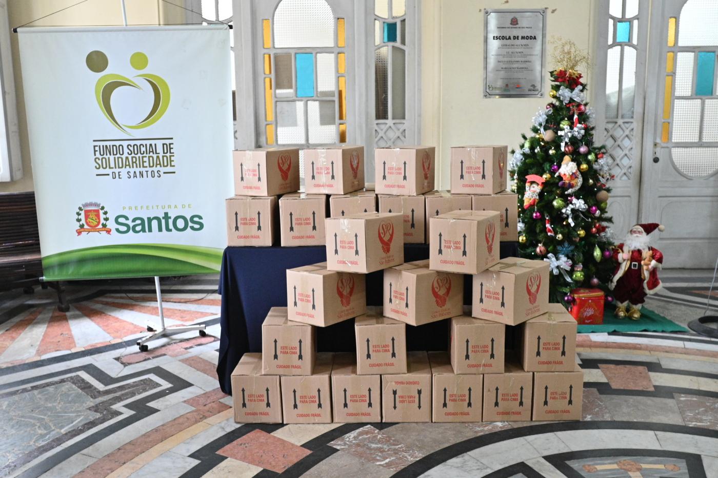 foto mostra cestas básicas doadas #paratodosverem