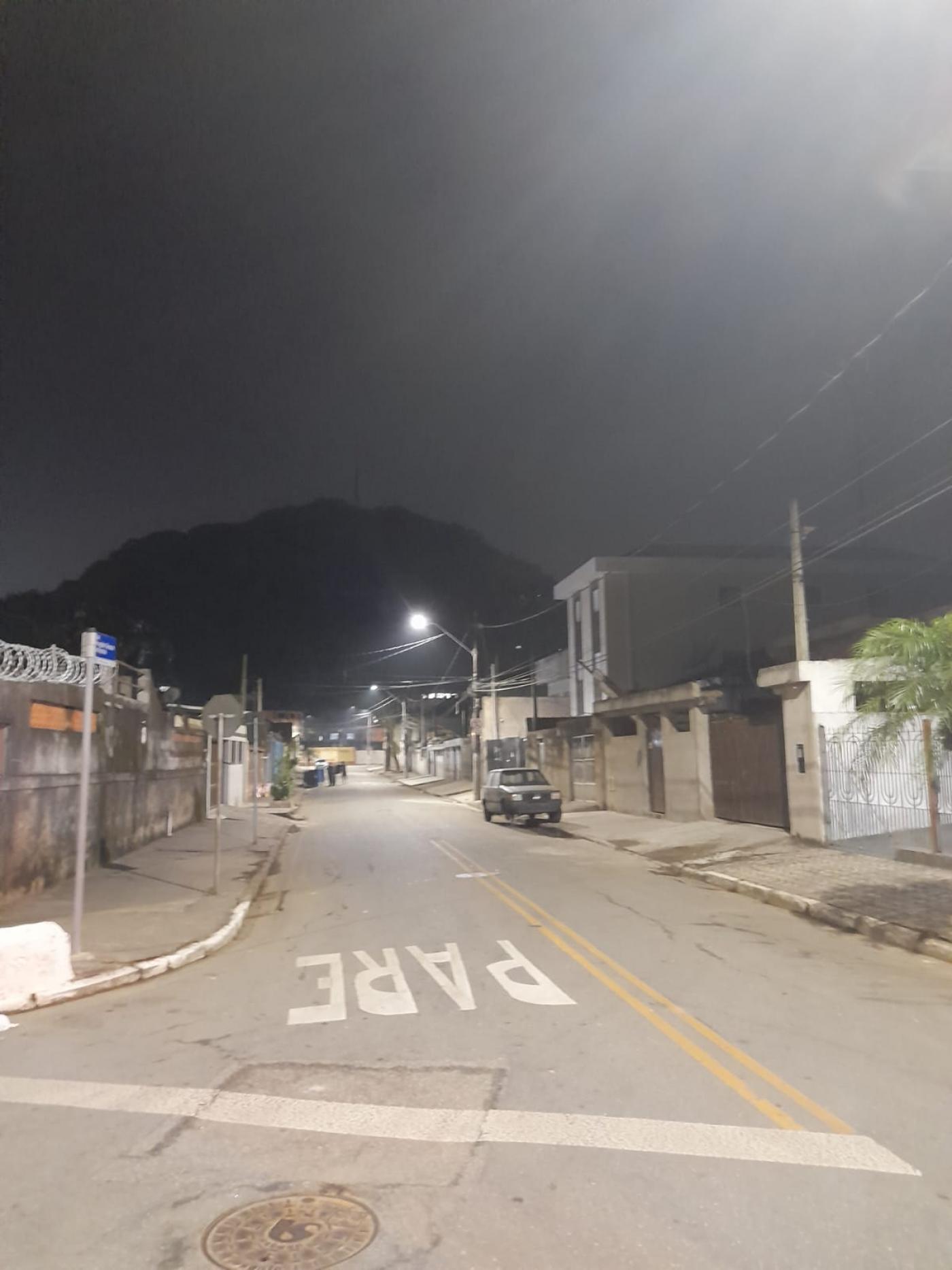 rua com a nova iluminação #paratodosverem