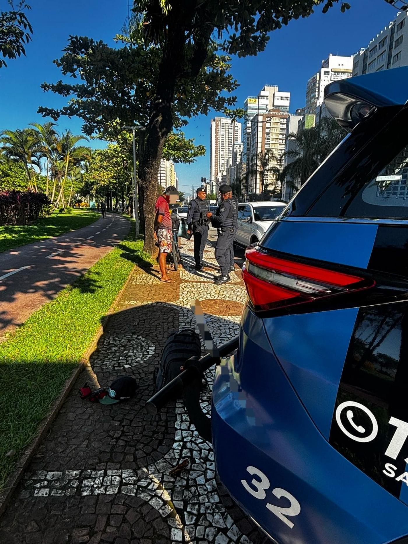 Guardas abordam rapaz na orla #paratodosverem