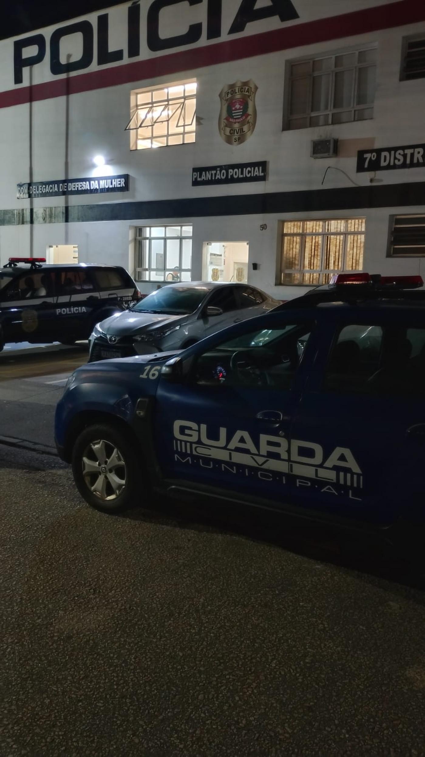 viatura da guarda municipal em frente a posto policial. #paratodosverem
