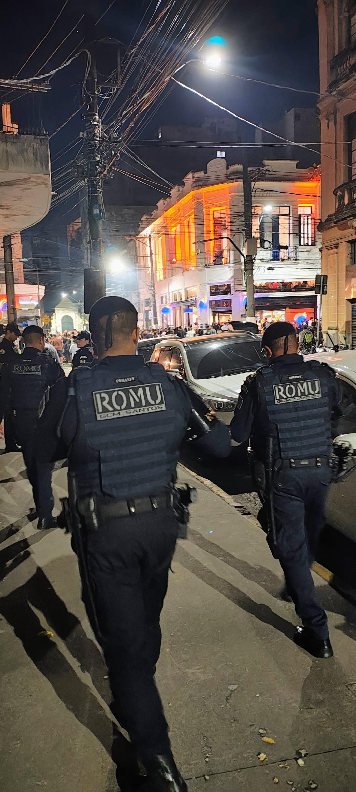 Guardas da Romu realizam fiscalização no Centro de Santos #paratodosverem