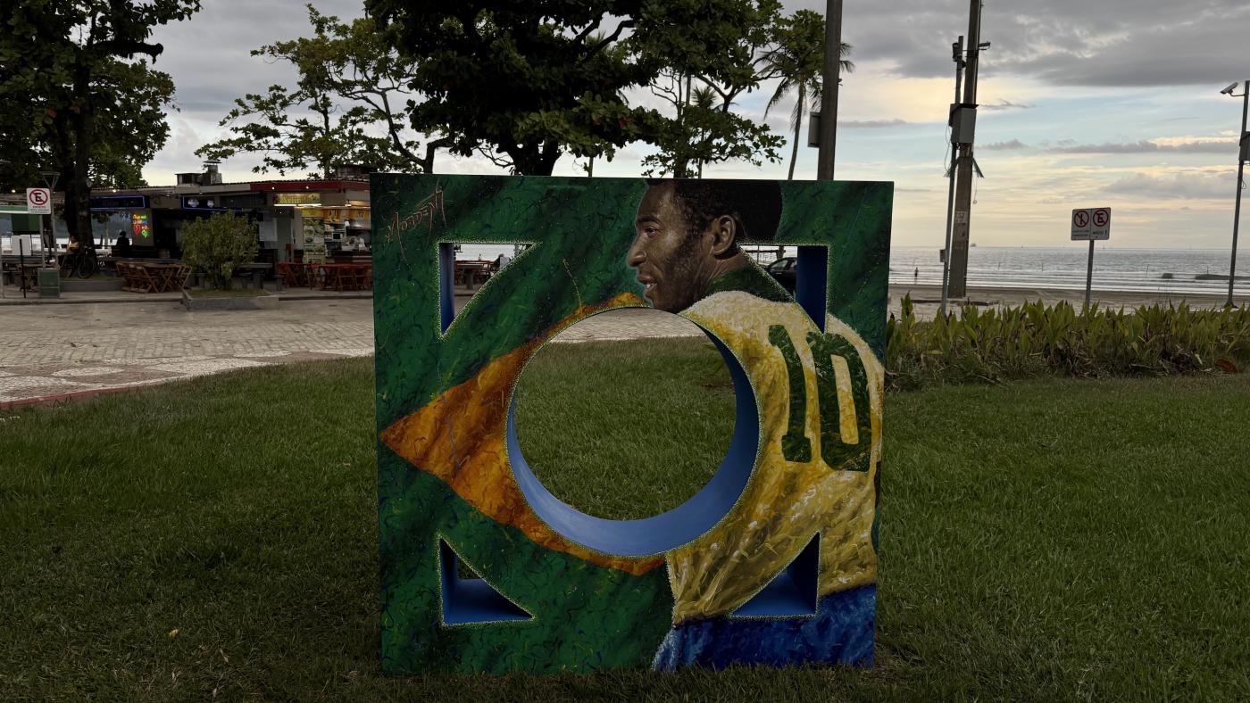 mureta decorada com pintura de pelé #paratodosverem 