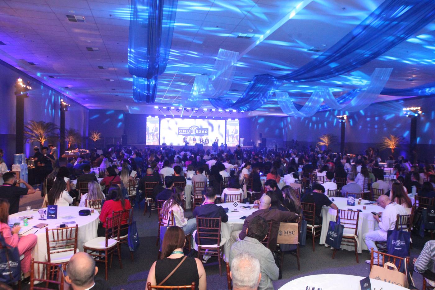 conferencistas participam d