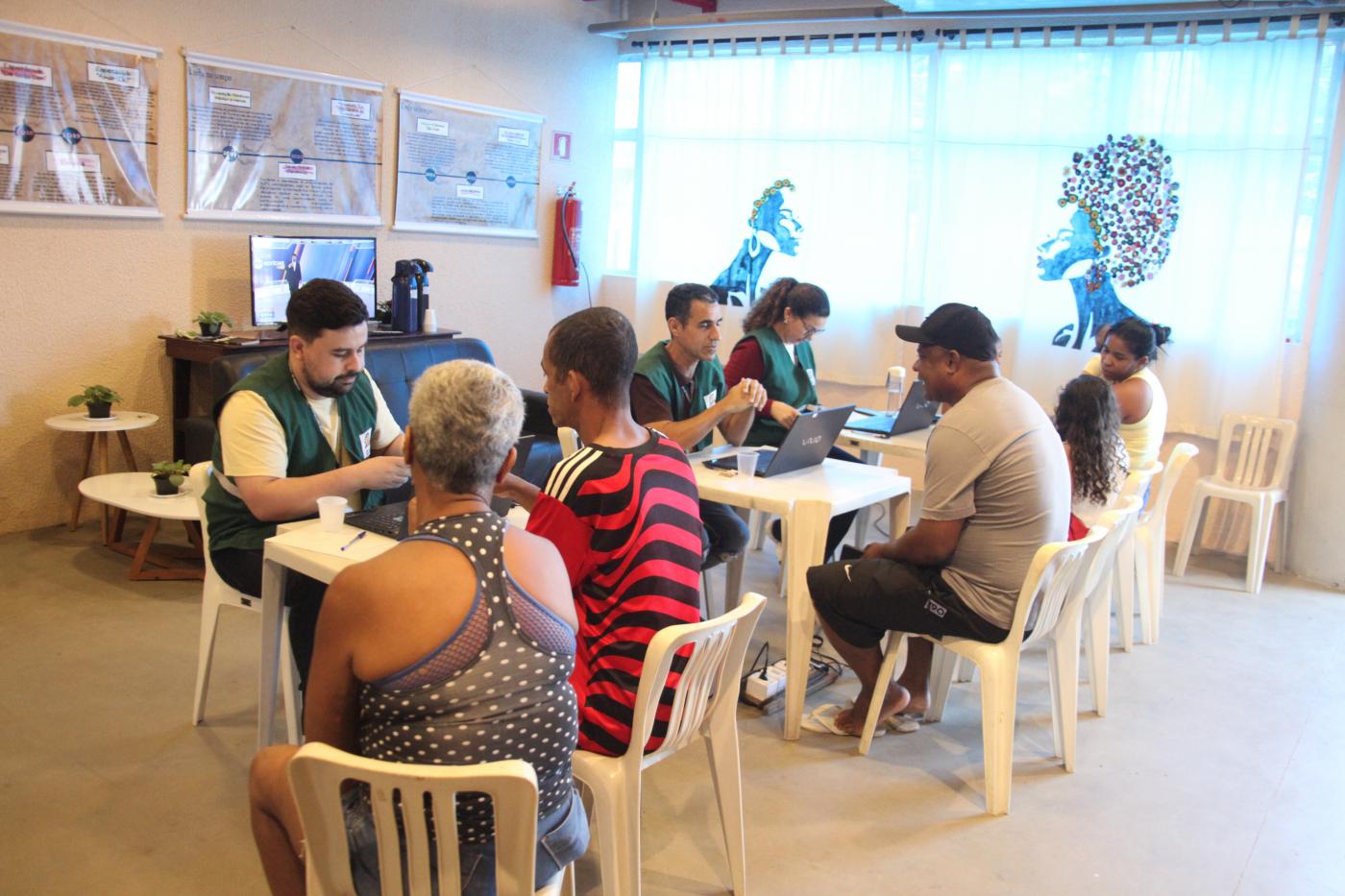 pessoas são atendidas na ação cidadania