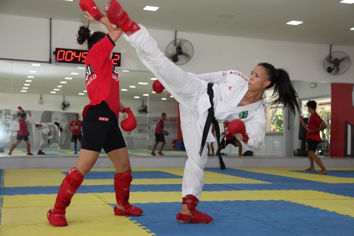 atleta dá chute durante treino #paratodosverem