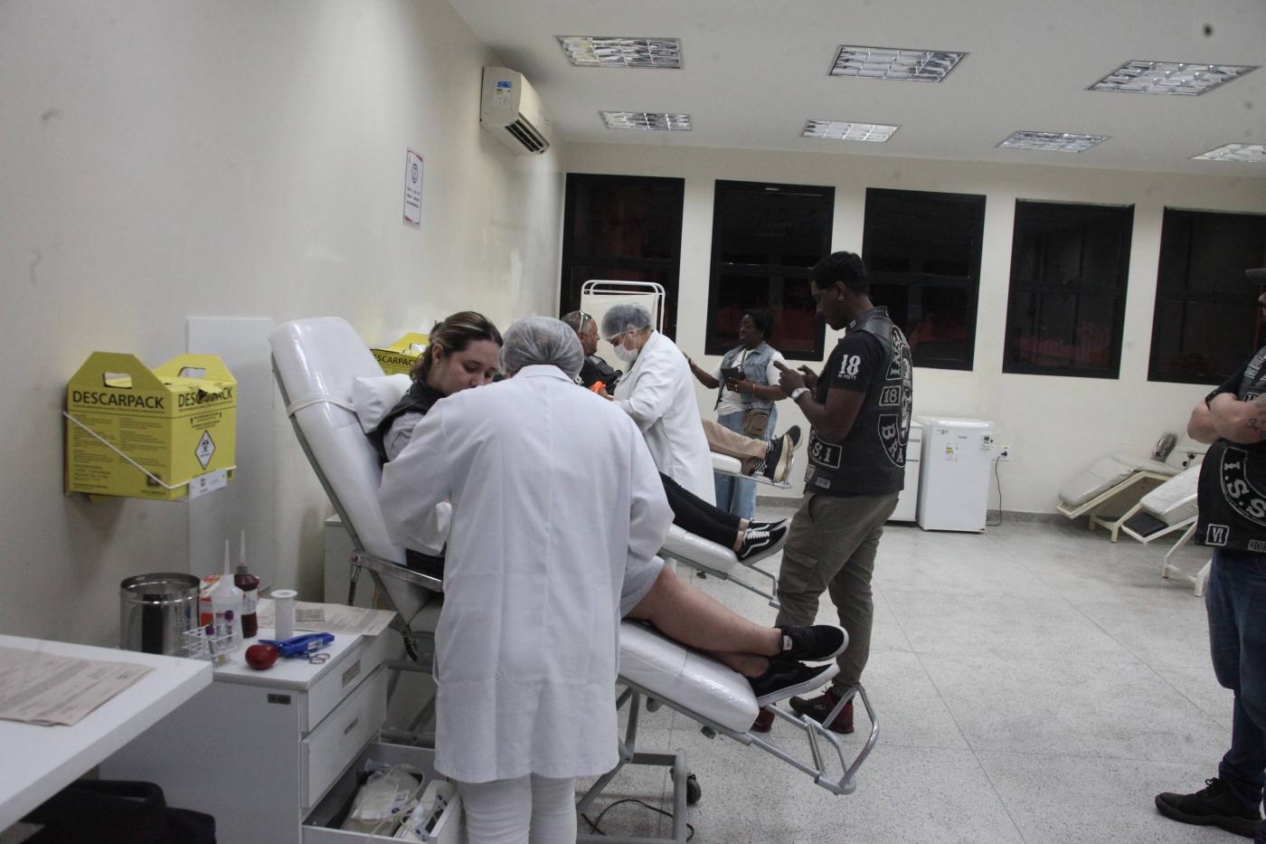 pessoas doam sangue em mutirão #paratodosverem