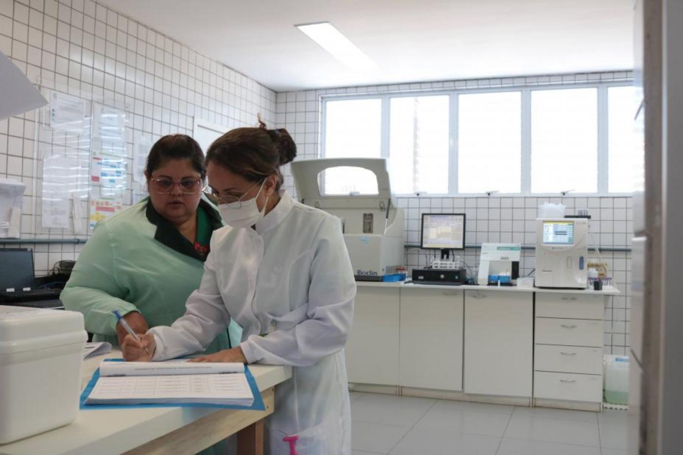 Profissionais médicos. #Paratodosverem