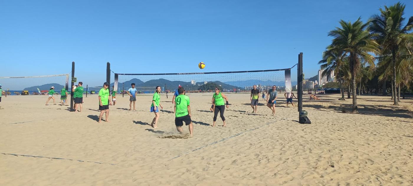 pessoas jogando vôlei #paratodosveren