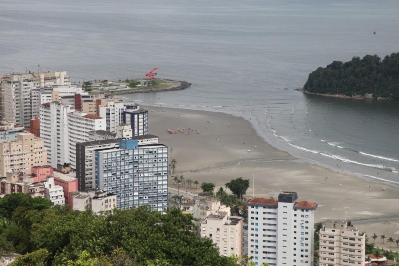 foto aérea da praia do josé menino #paratodosverem 