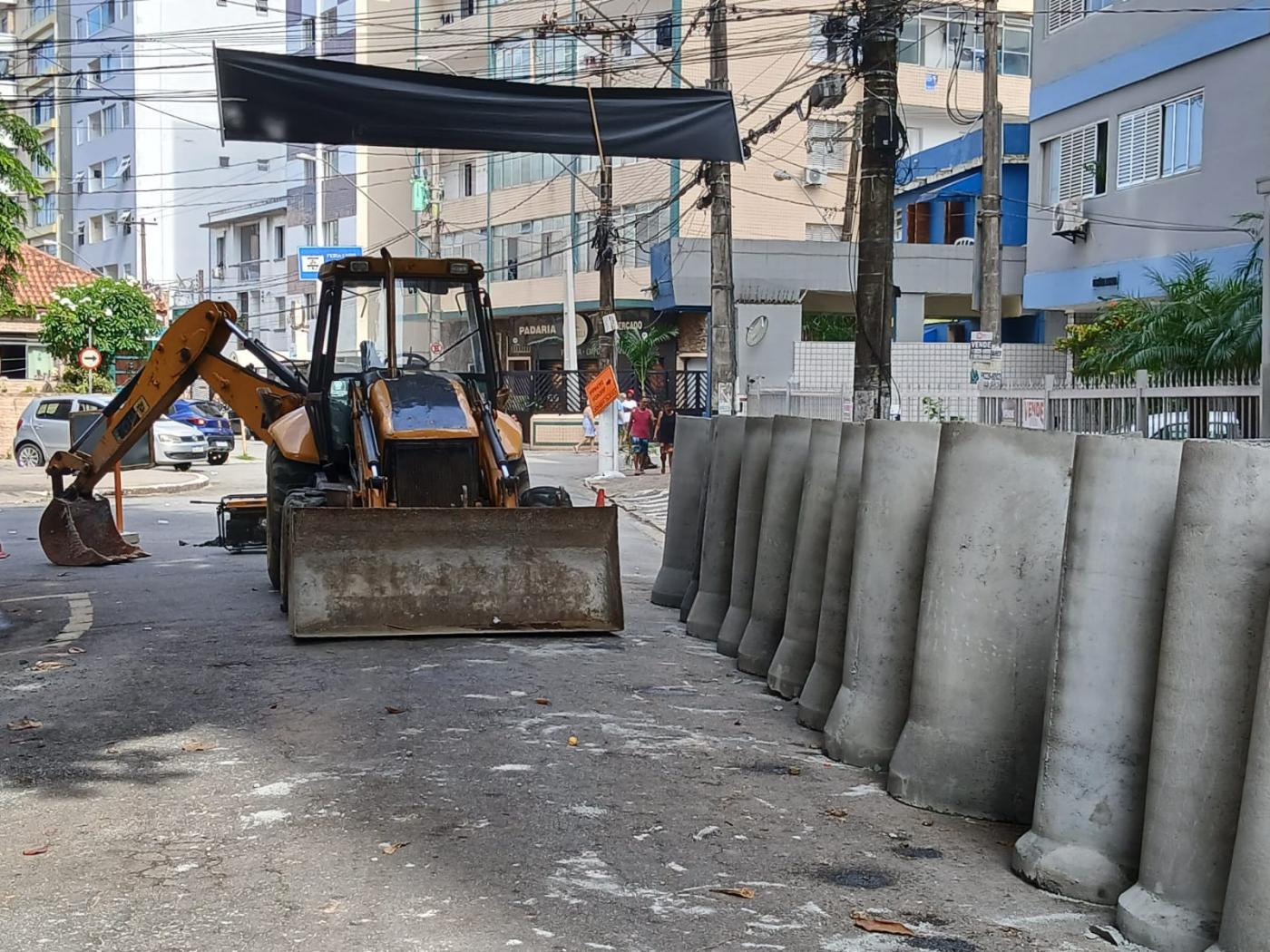 máquina atuando na obra #paratodosverem 