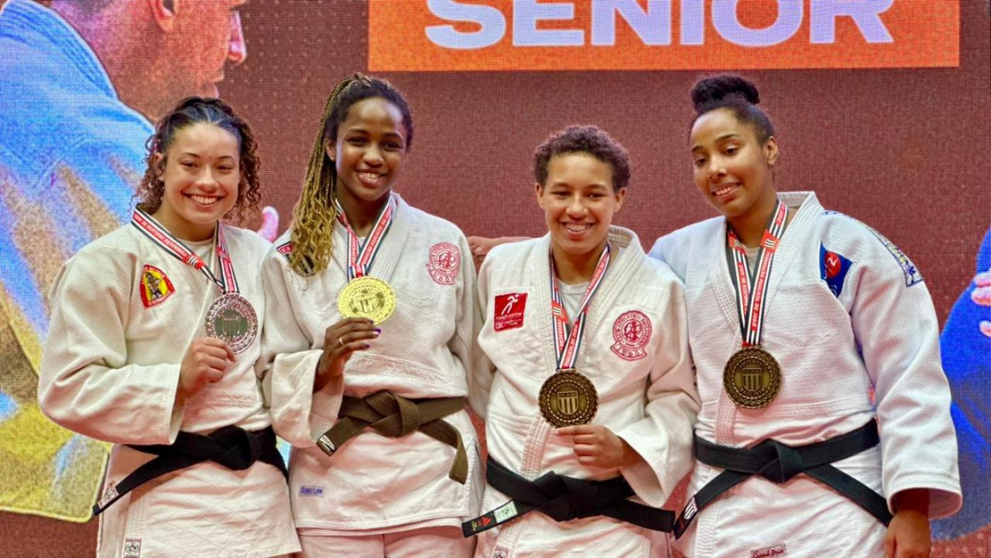 Judocas no pódio do Paulista. Fotos: Divulgação