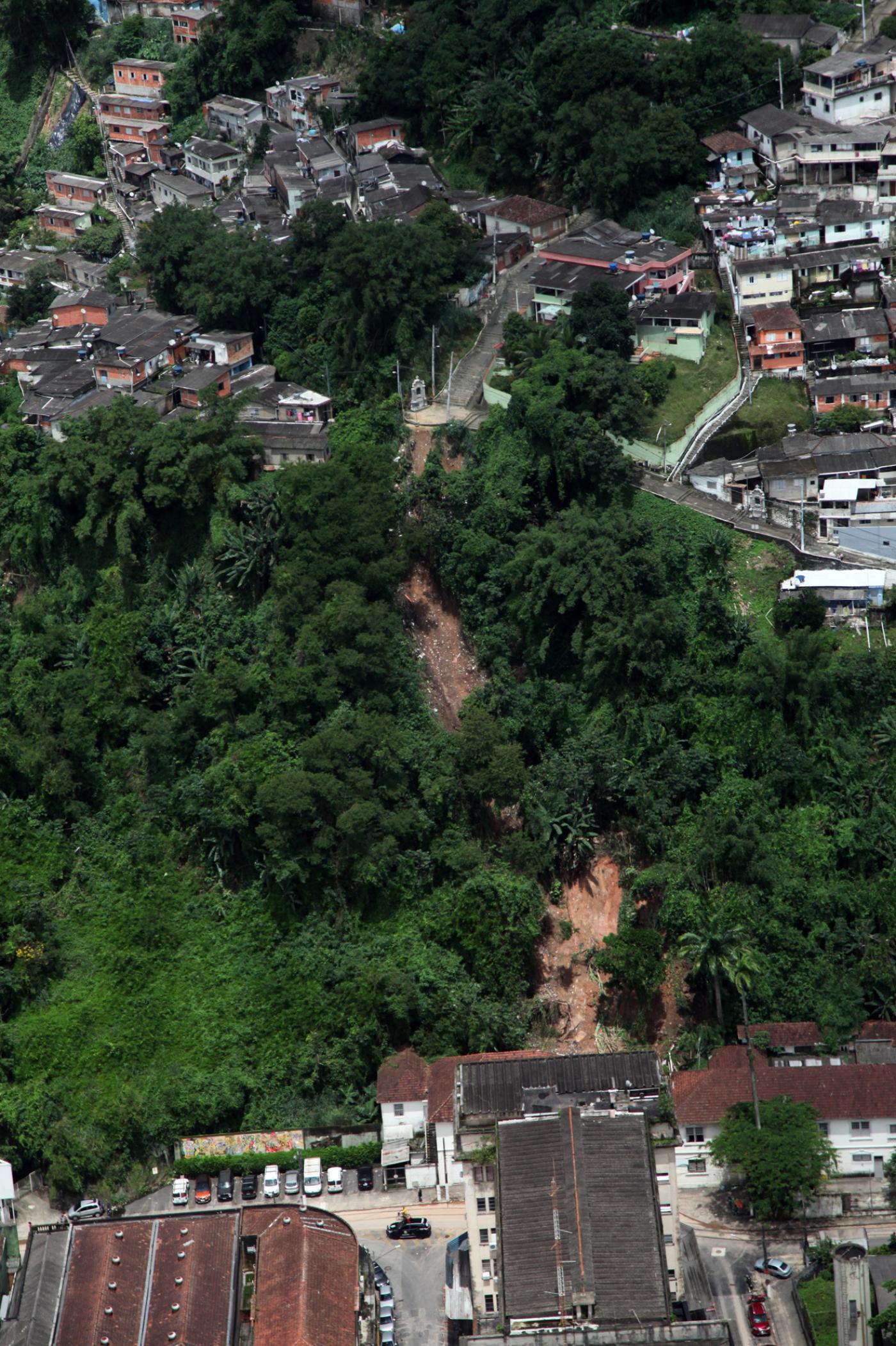 Vista geral do alto dos morros. #Paratodosverem