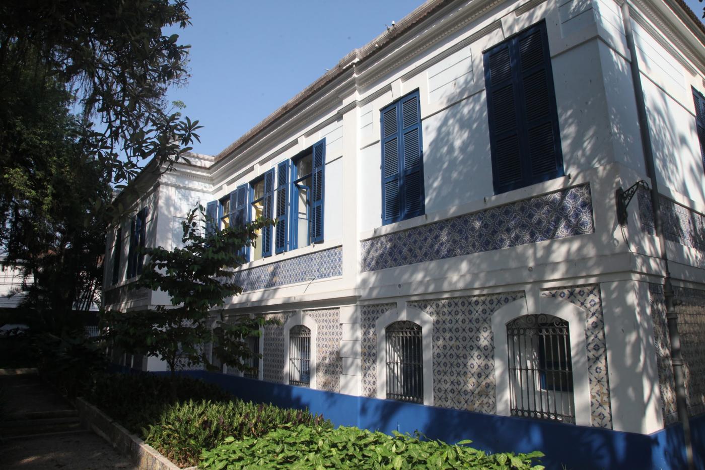 a fachada lateral da casa das culturas, em estilo colonial e azulejada. #paratodosverem 