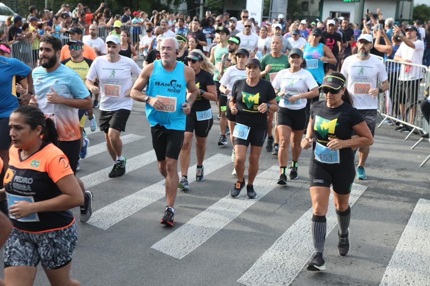 atletas correndo na rua. #paratodosverem