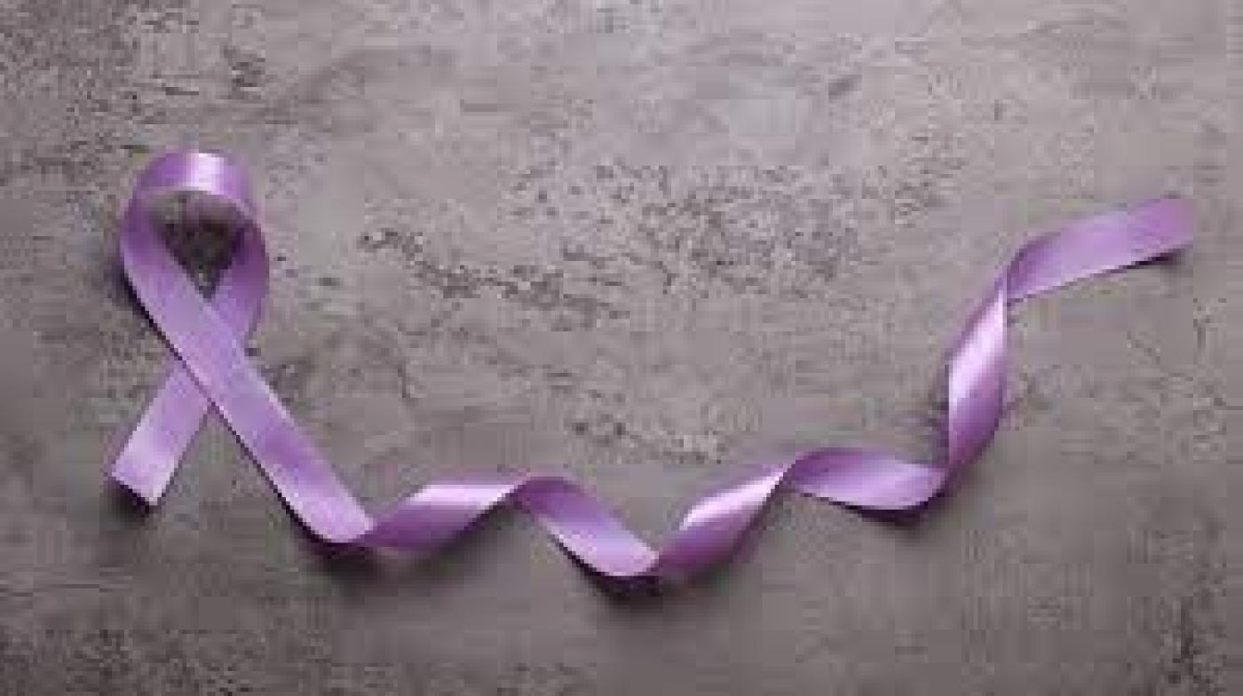 fita lilás em alusão ao março lilás de prevenção ao câncer de colo de útero. #paratodosverem