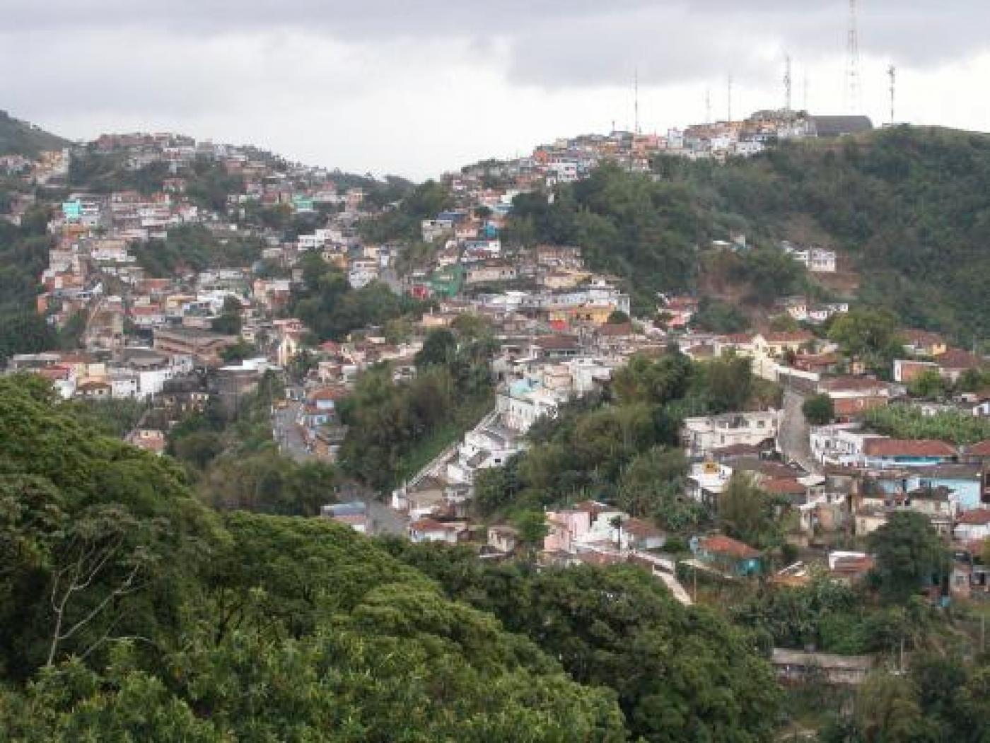 Imagem aérea da região dos morros. #pracegover