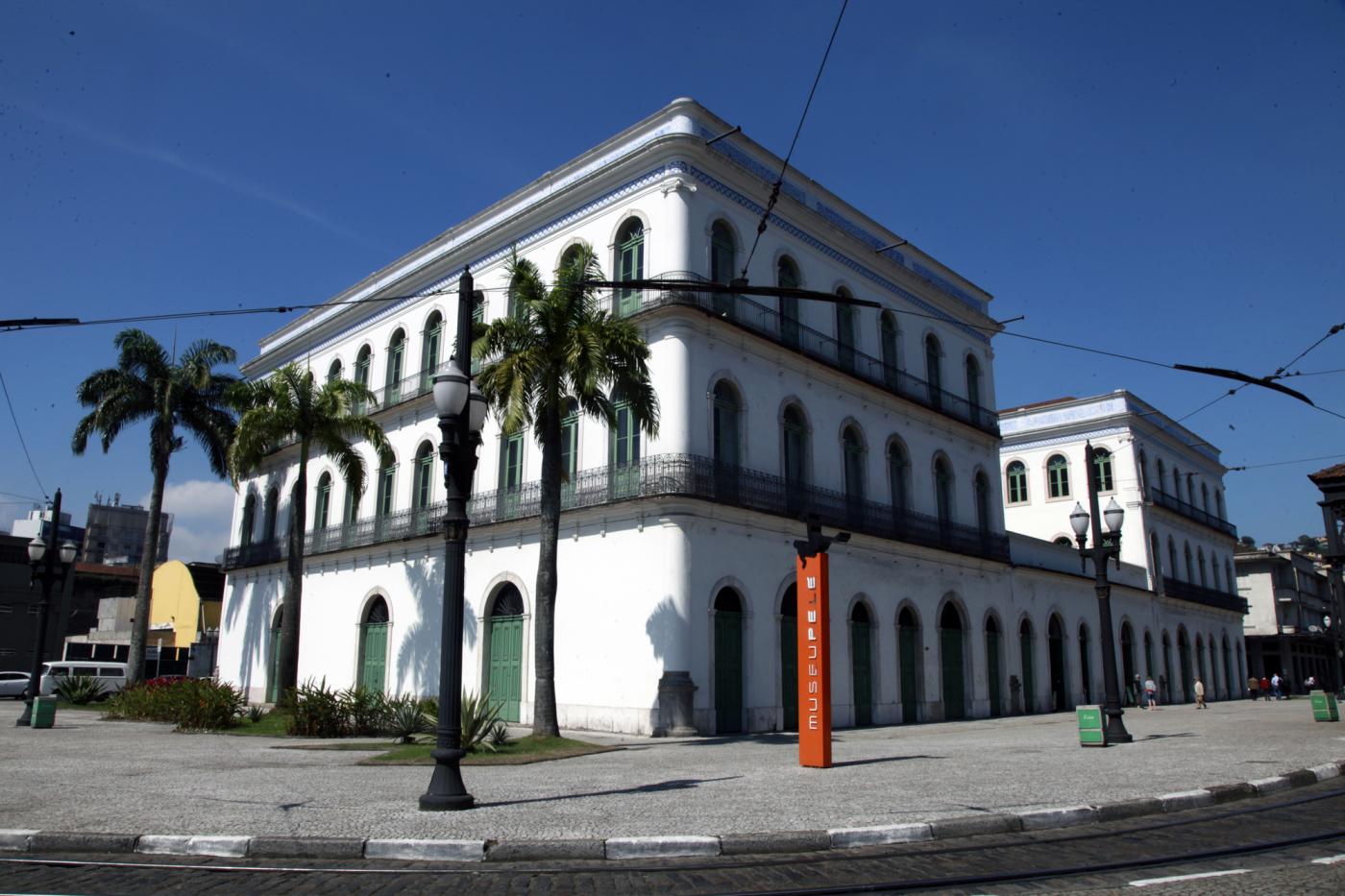 fachada do museu pelé #paratodosverem