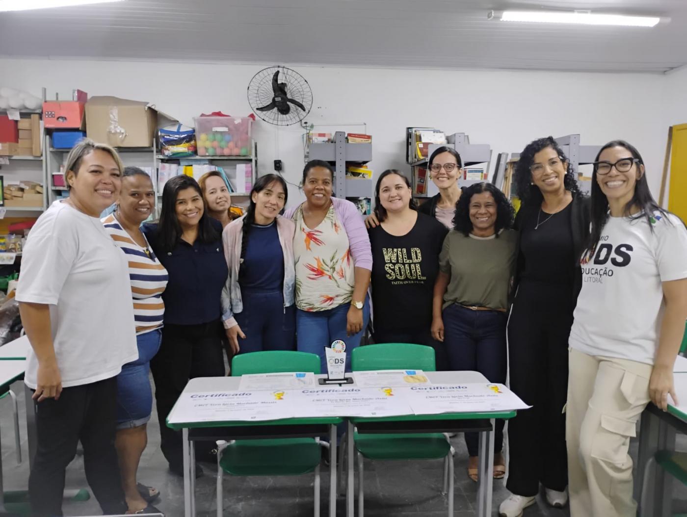 professores e alunos reunidos #paratodosverem
