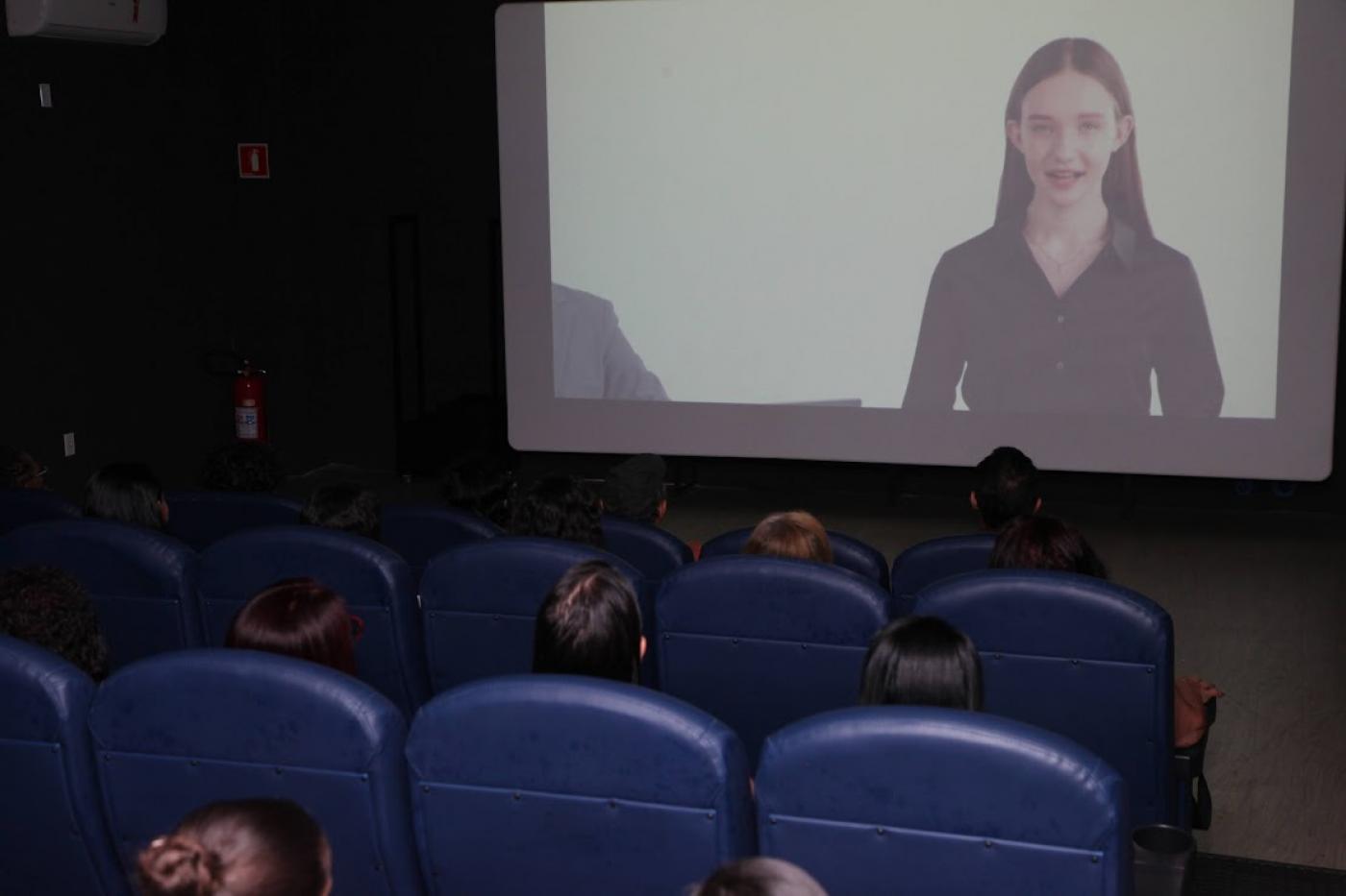 alunos vendo filme #paratodosverem 