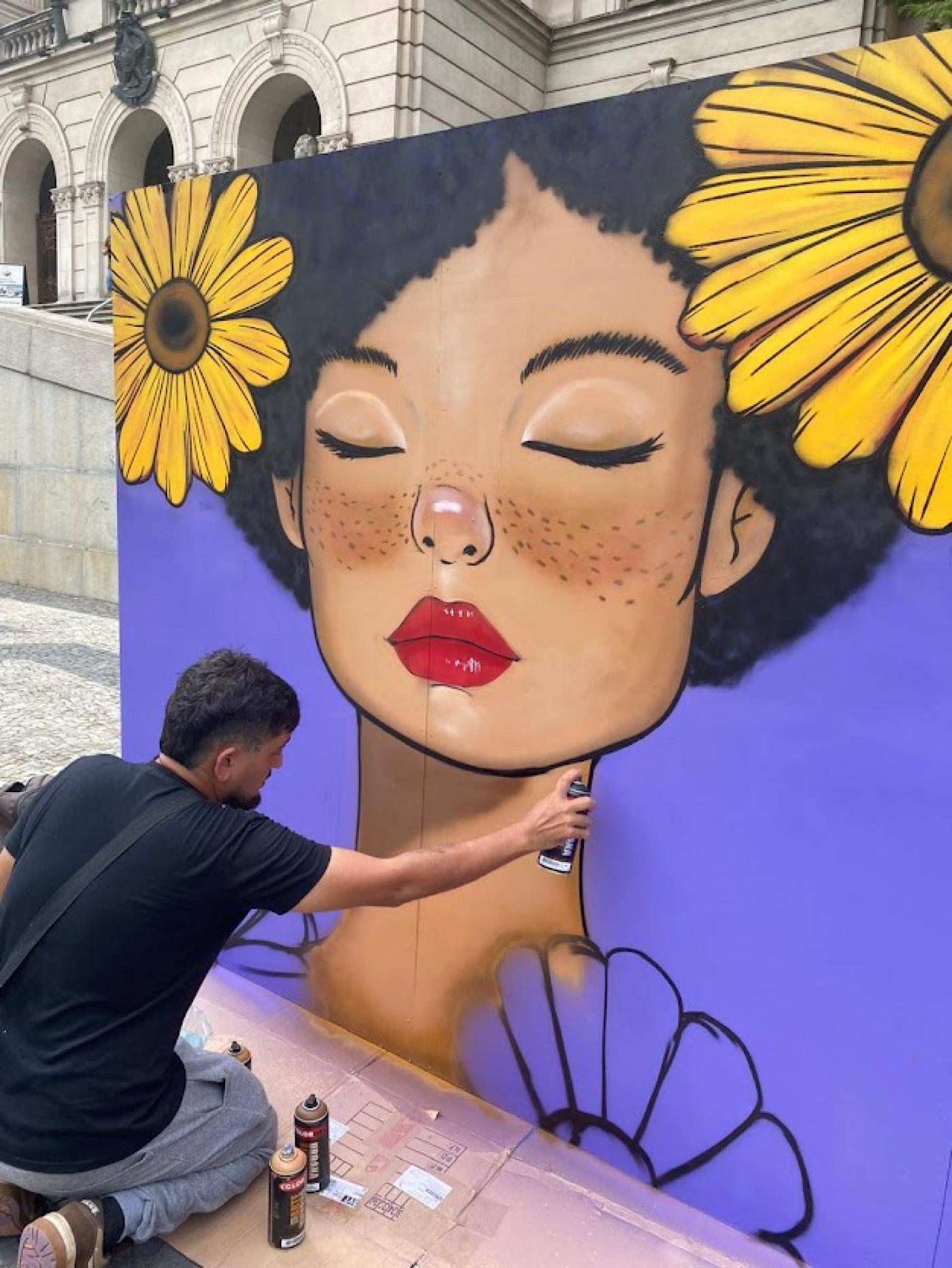 artista pintando o painel #paratodosverem