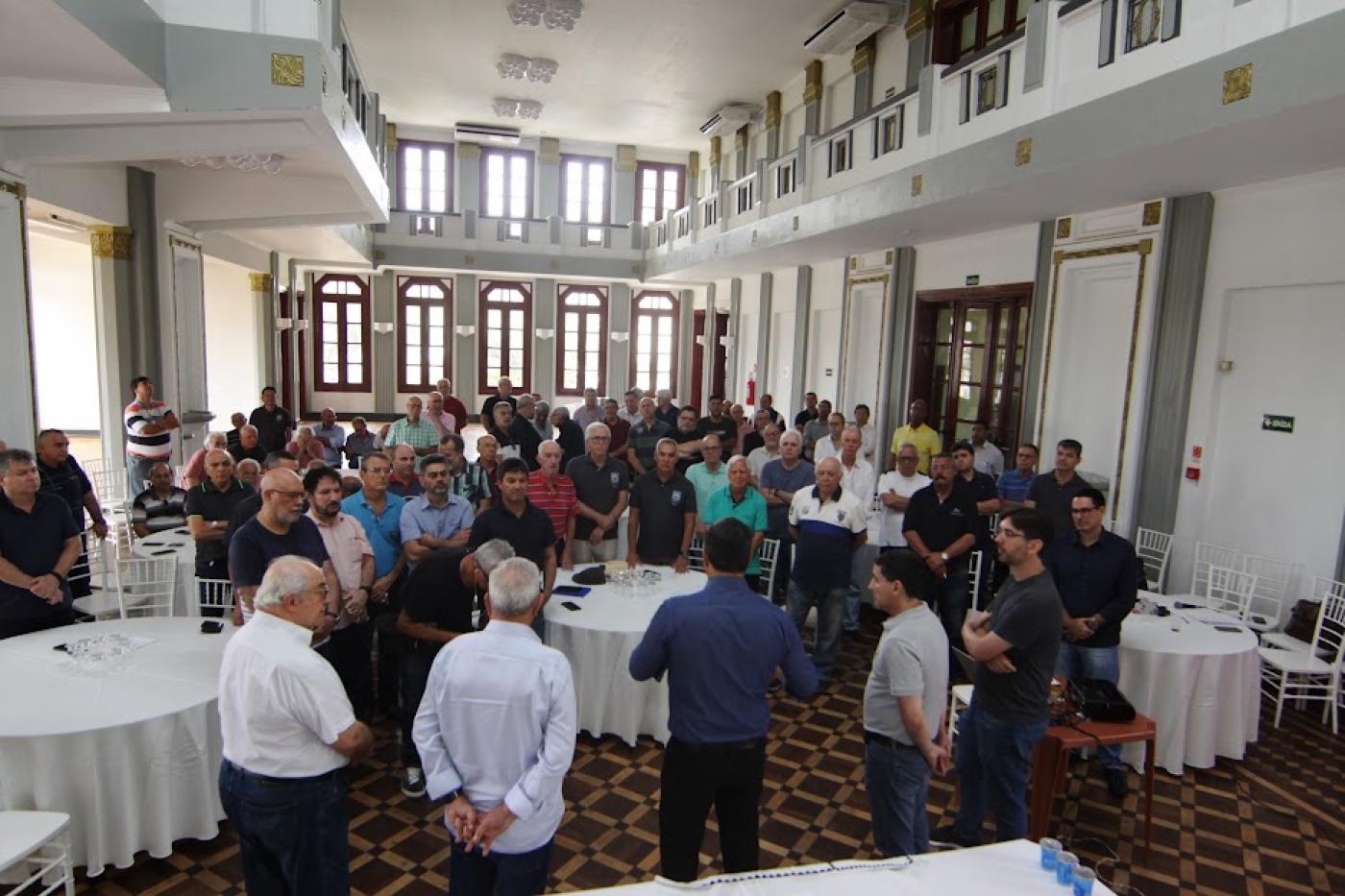 prefeito fala durante a palestra #paratodosverem 