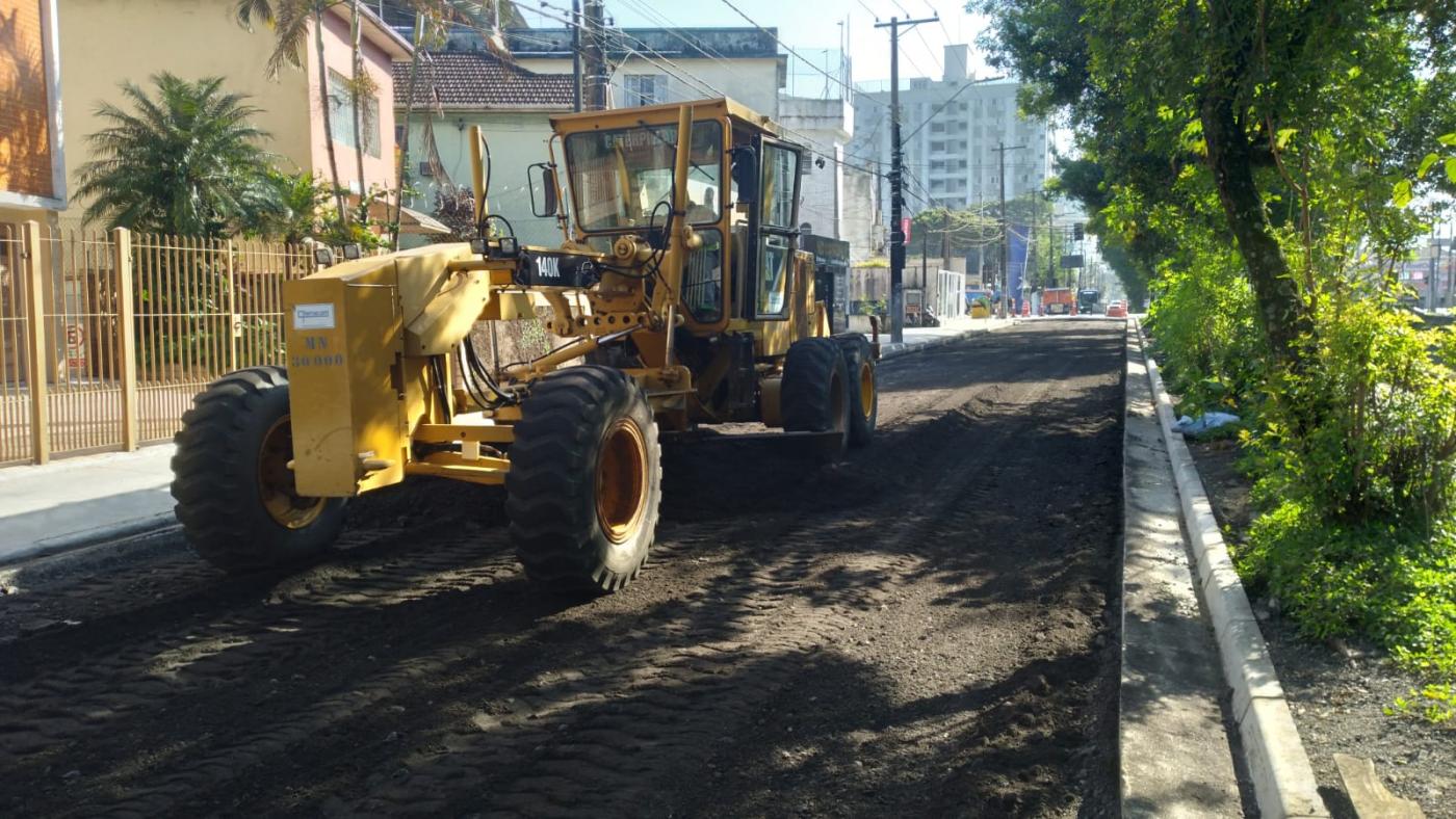 máquina trabalha na obra #paratodosverem