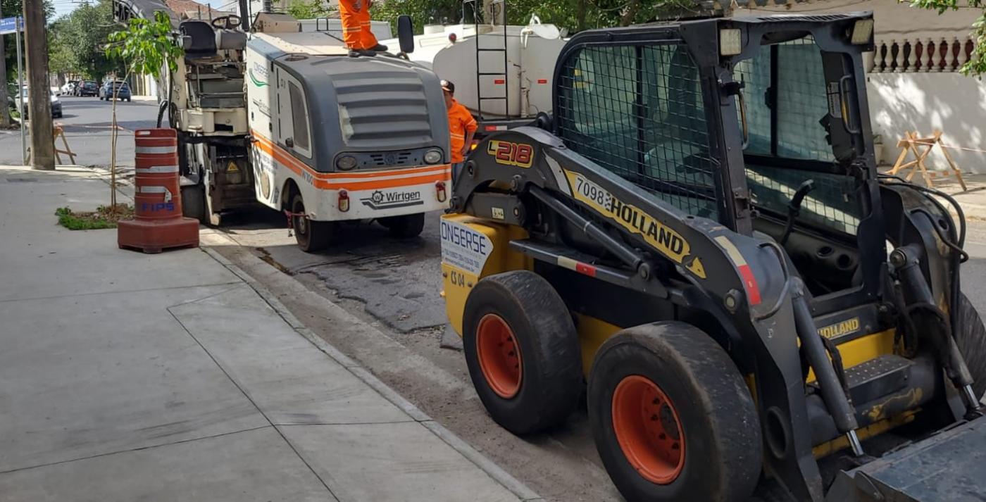 máquinas atuando na obra #paratodosverem