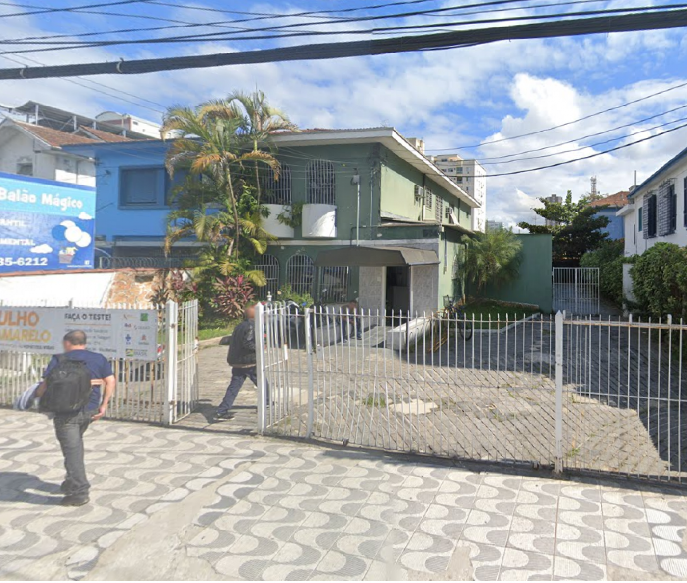 A fachada da policlínica conselheiro nébias. #paratodosverem