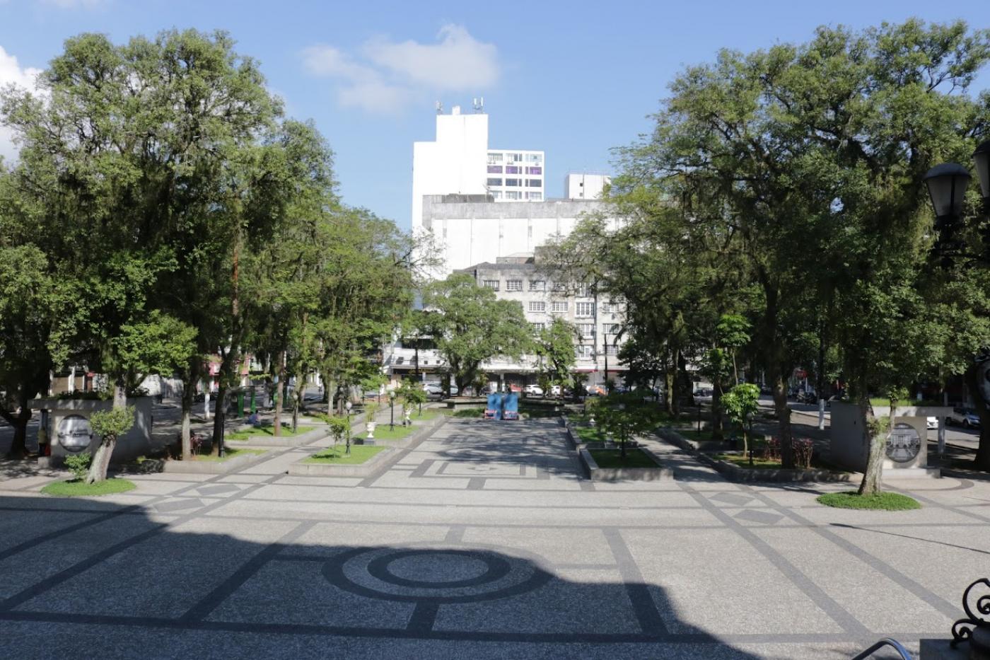 Praça Mauá vazia. #paratodosverem