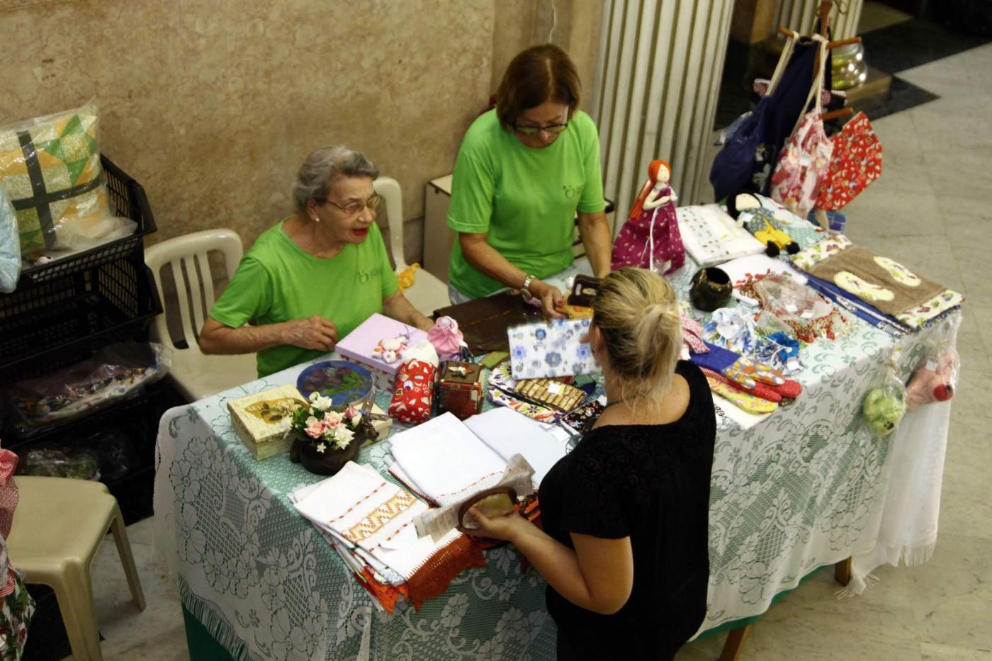 visão aérea de banca do bazar no paço #pracegover 